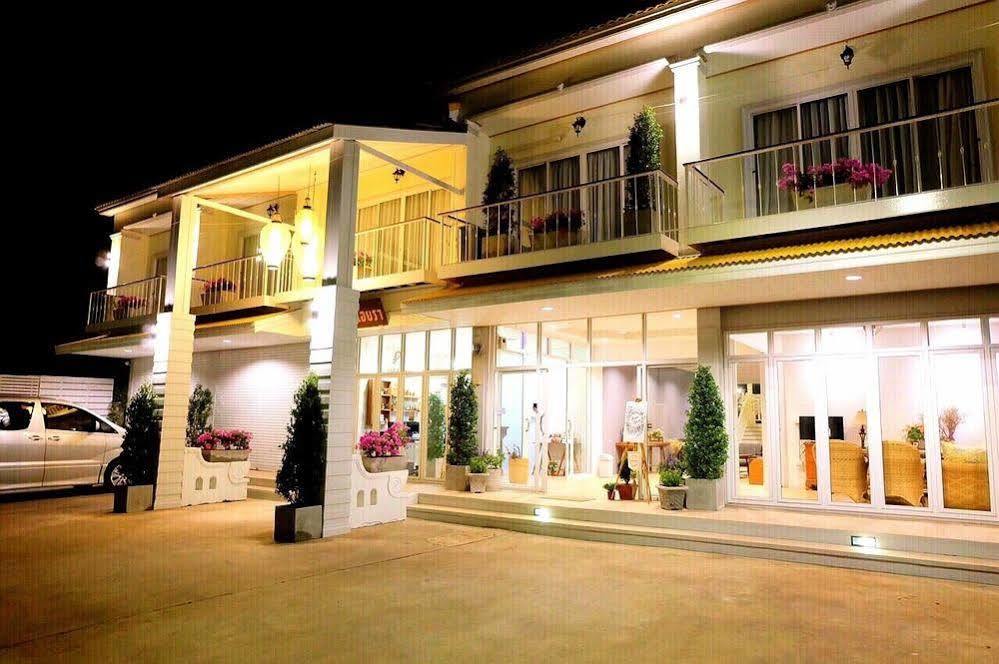 Baan Iyara Hotel Nan Exterior photo