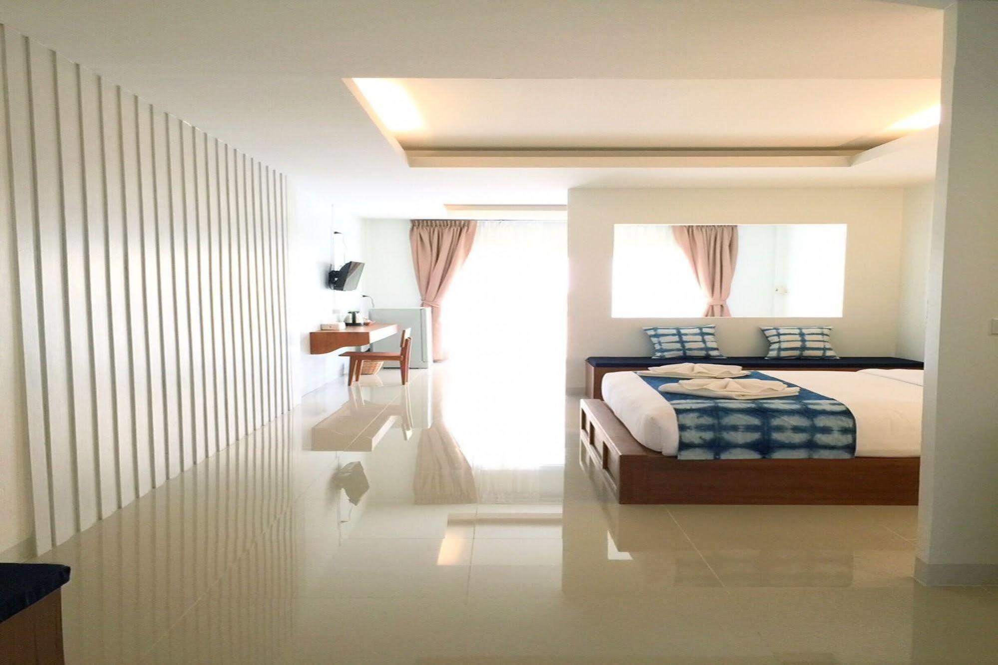 Baan Iyara Hotel Nan Exterior photo